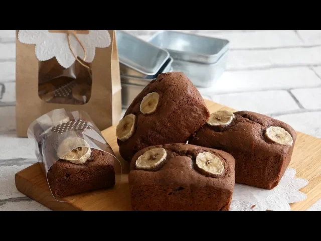 完熟バナナを乗せたしっとり濃厚♡チョコバナナケーキ | chocolate banana cake